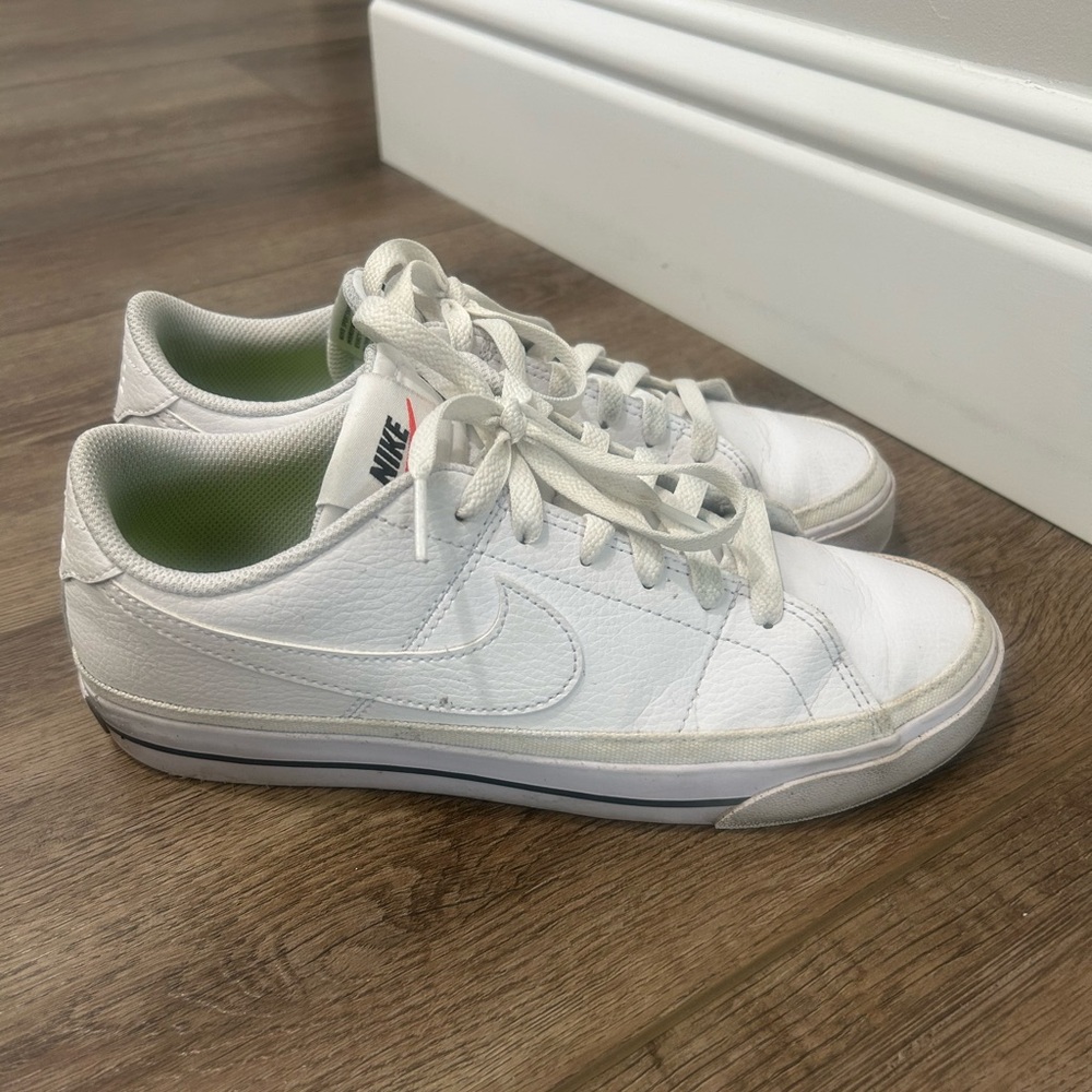 Nike court legacy next nature- women’s size 8